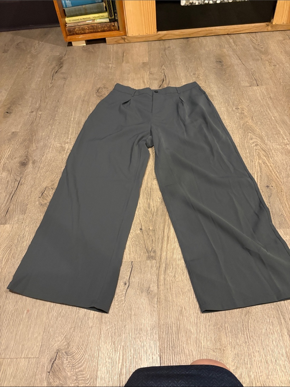 Men's Wide-Leg Dress Pants in Charcoal Gray